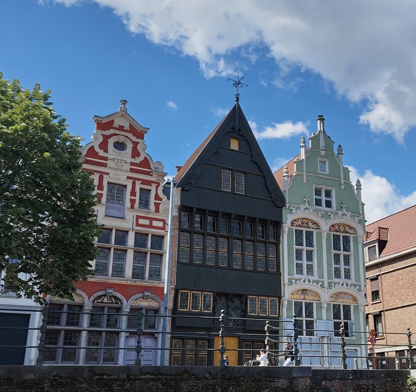 Three historic wooden houses in Mechelen